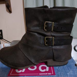 Pop dark brown boots nwt